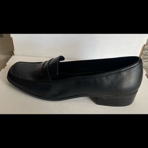 Life Stride penny loafers size 9 black